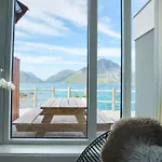 Feriehus Modern Seafront With Sauna 8 Mins To Leknes *