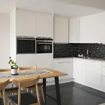 펜션 Modern Seafront With Sauna 8 Mins To Leknes Storeidet