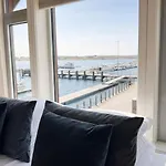 Modern Seafront With Sauna 8 Mins To Leknes Tatil Evi *