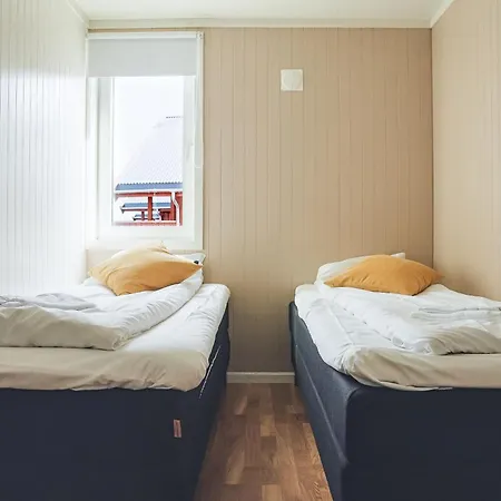 Semesterbostad Modern Seafront With Sauna 8 Mins To Leknes