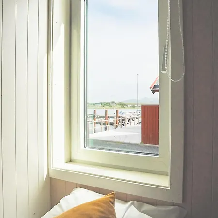 Semesterbostad Modern Seafront With Sauna 8 Mins To Leknes *