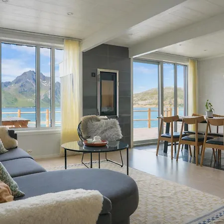 펜션 Modern Seafront With Sauna 8 Mins To Leknes *