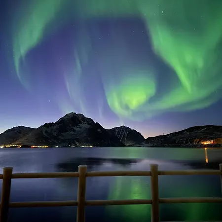 Сasa de vacaciones Modern Seafront With Sauna 8 Mins To Leknes *