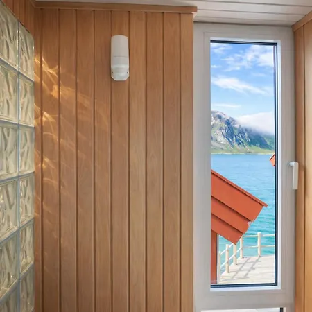 Modern Seafront With Sauna 8 Mins To Leknes Ferienhaus