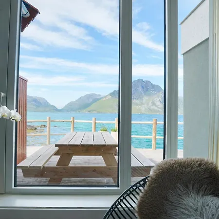 펜션 Modern Seafront With Sauna 8 Mins To Leknes *