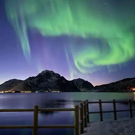 Modern Seafront With Sauna 8 Mins To Leknes Ferienhaus