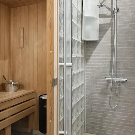 Ferienhaus Modern Seafront With Sauna 8 Mins To Leknes *