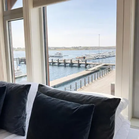 Modern Seafront With Sauna 8 Mins To Leknes Semesterbostad *