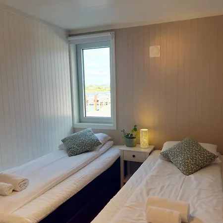 Modern Seafront With Sauna 8 Mins To Leknes Storeidet