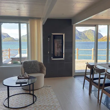 Semesterbostad Modern Seafront With Sauna 8 Mins To Leknes *