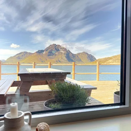 Semesterbostad Modern Seafront With Sauna 8 Mins To Leknes *