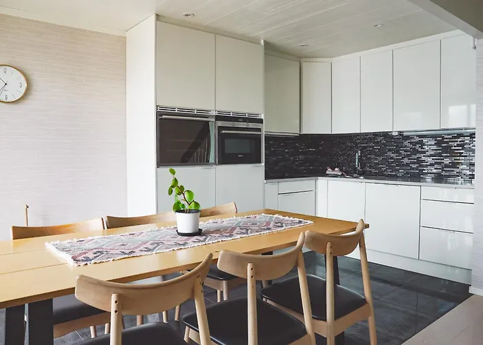 Modern Seafront With Sauna 8 Mins To Leknes Vakantiehuis Storeidet