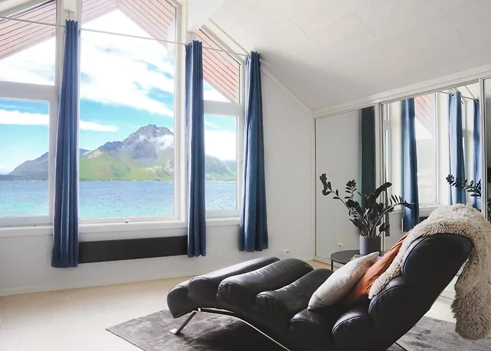 Vakantiehuis Modern Seafront With Sauna 8 Mins To Leknes Storeidet