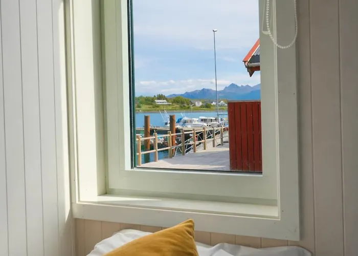 Modern Seafront With Sauna 8 Mins To Leknes Storeidet