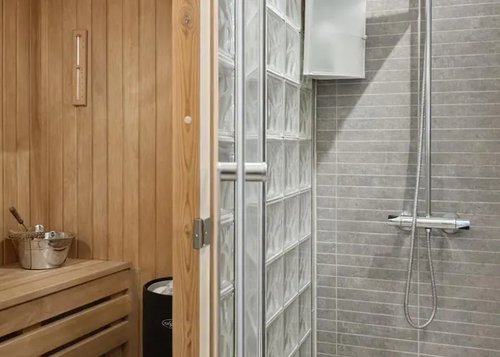 Vakantiehuis Modern Seafront With Sauna 8 Mins To Leknes *