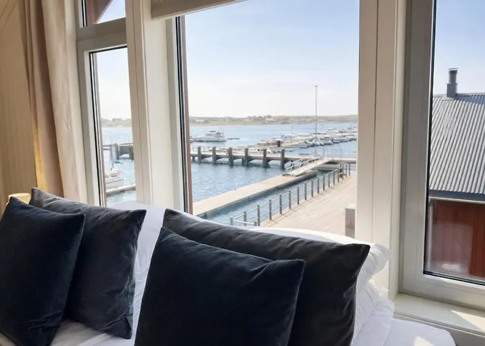 Modern Seafront With Sauna 8 Mins To Leknes Сasa de vacaciones *