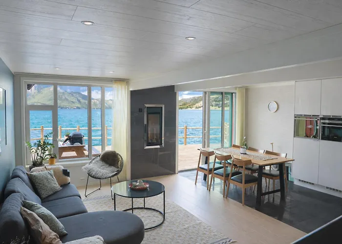 Ferienhaus Modern Seafront With Sauna 8 Mins To Leknes *