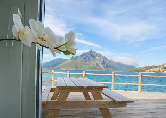 Modern Seafront With Sauna 8 Mins To Leknes Ferienhaus